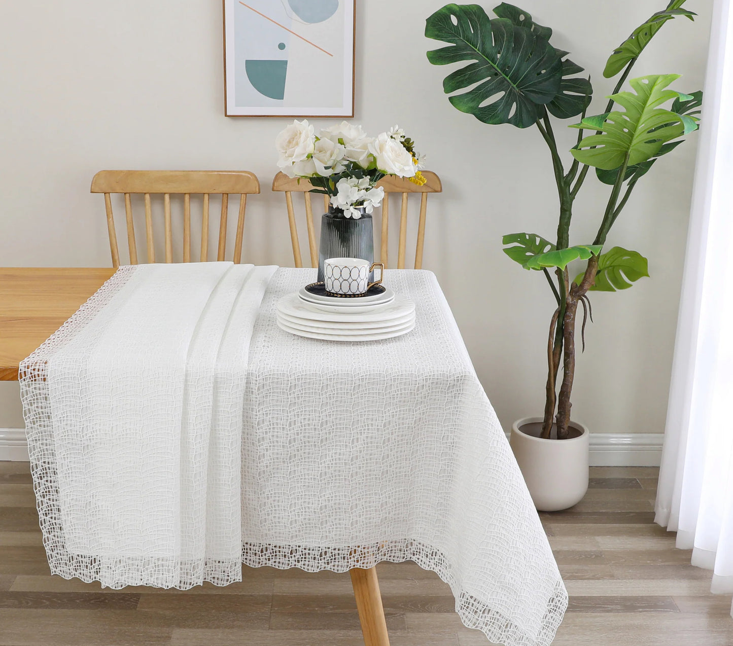 Latice White Lined Tablecloth