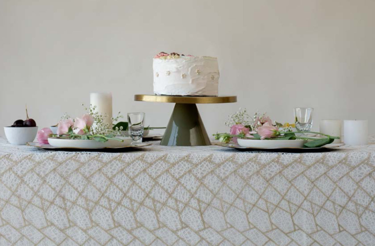 Sherlin White-Gold Lined Tablecloth