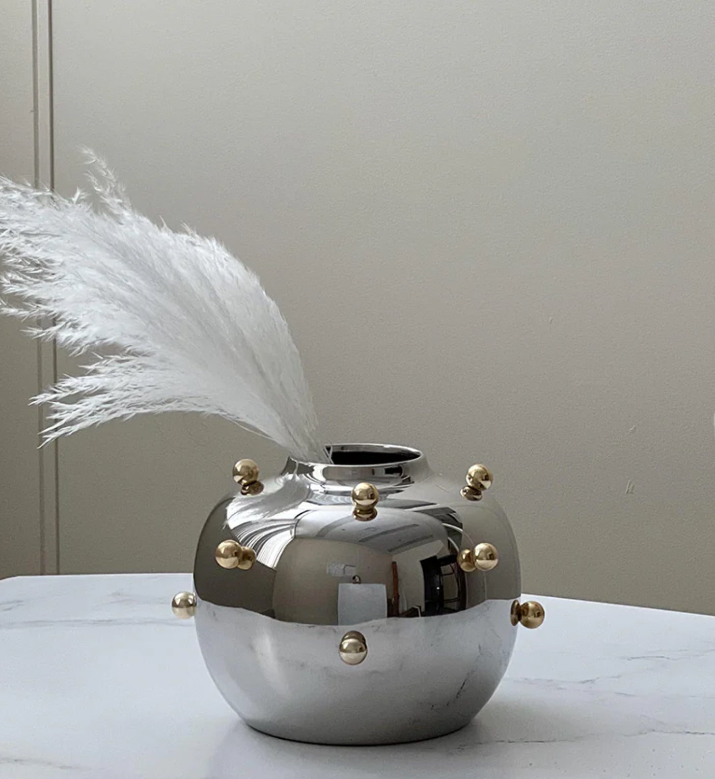 Gold ball vase small