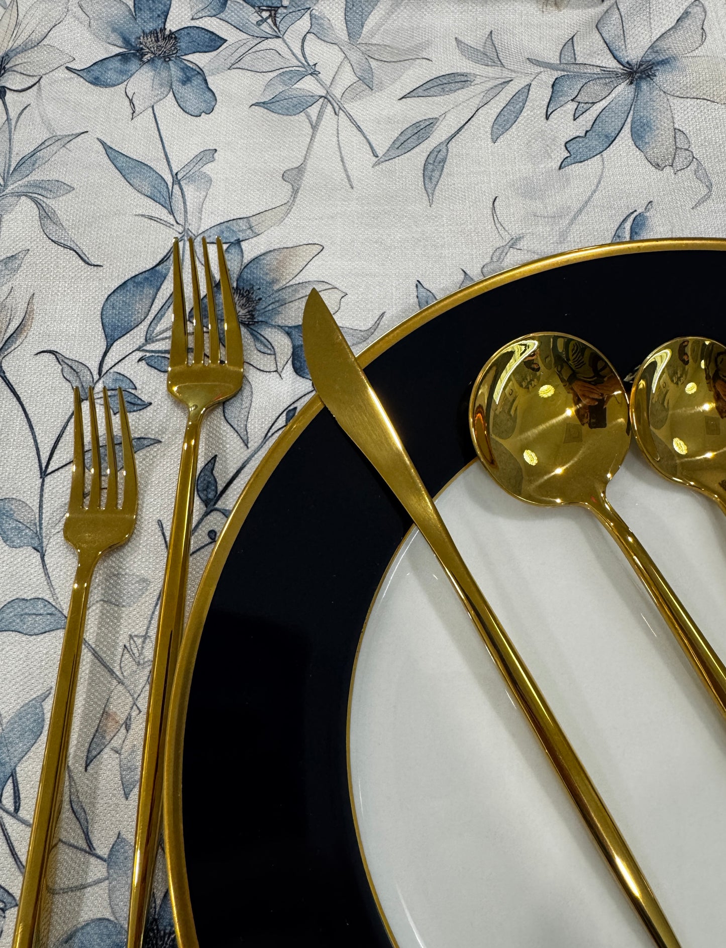 20 Pc Gold Flatware set for 4