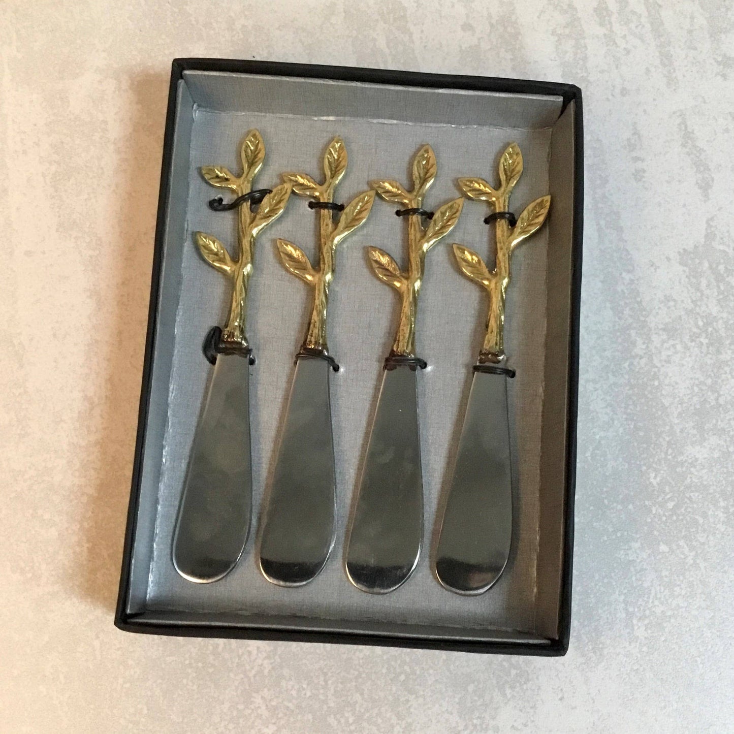 S.S. & Gold Leaf Bud Handle Spreaders, Set of 4