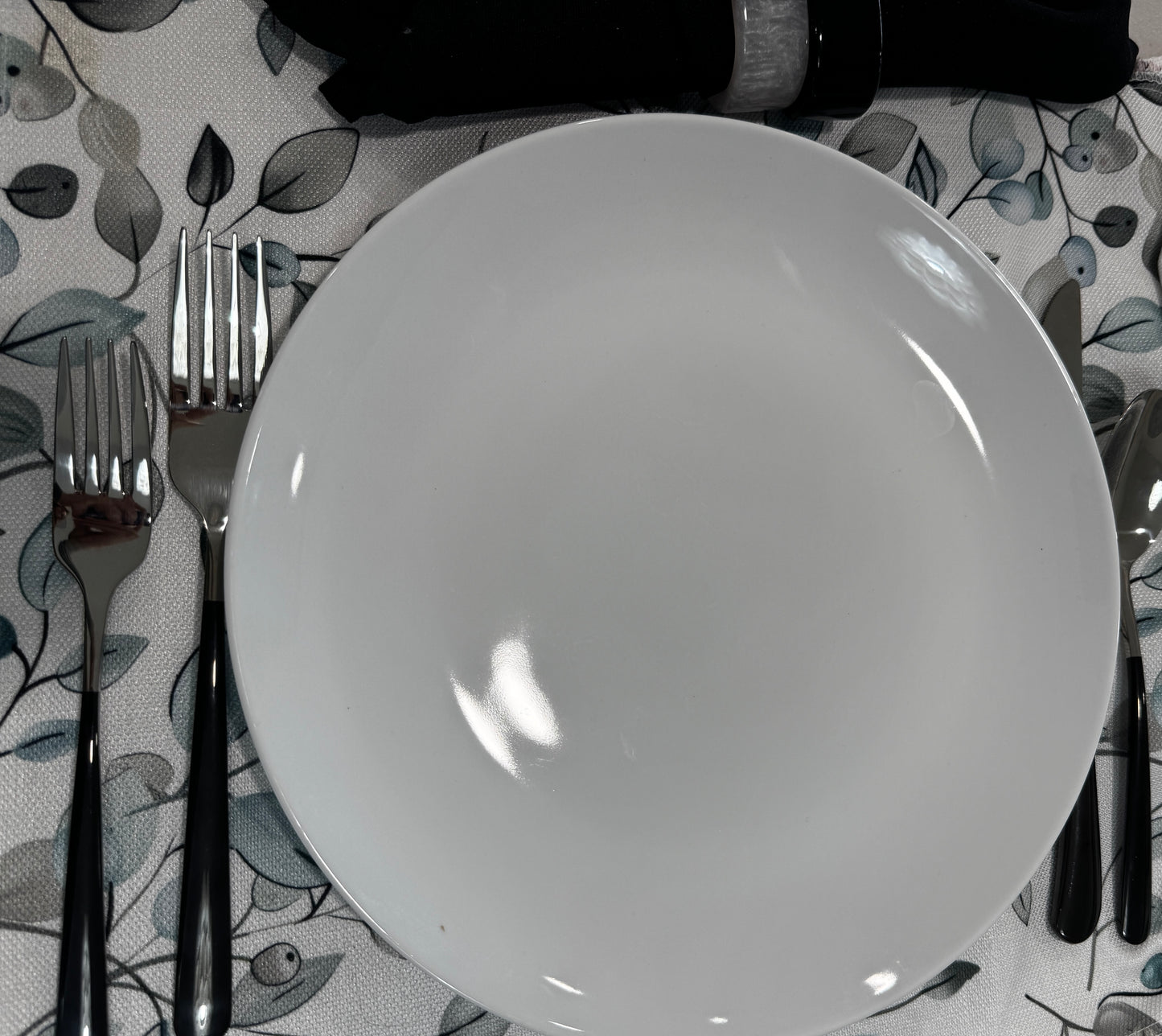 20 Pc Silver Flatware with Black Handle Set of 4