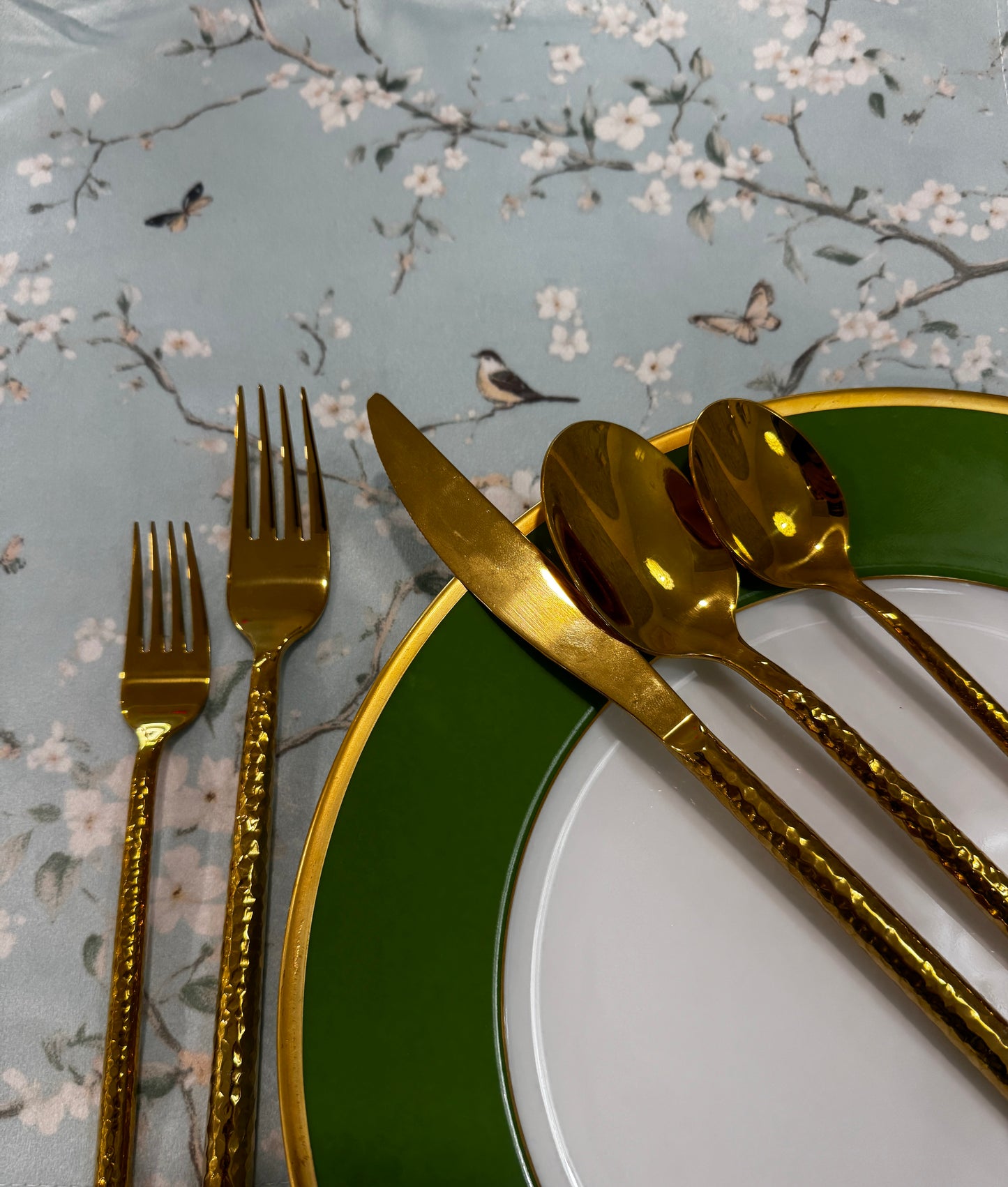 20 Pc Pexo Gold Flatware set for 4