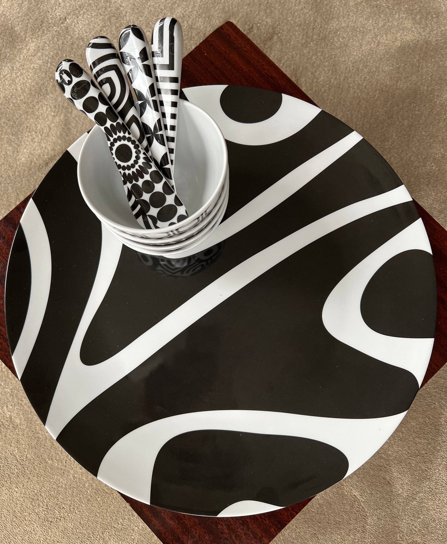 Black & White 15.5" Round Platter