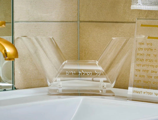 Lucite Dual Spout Washing Cup