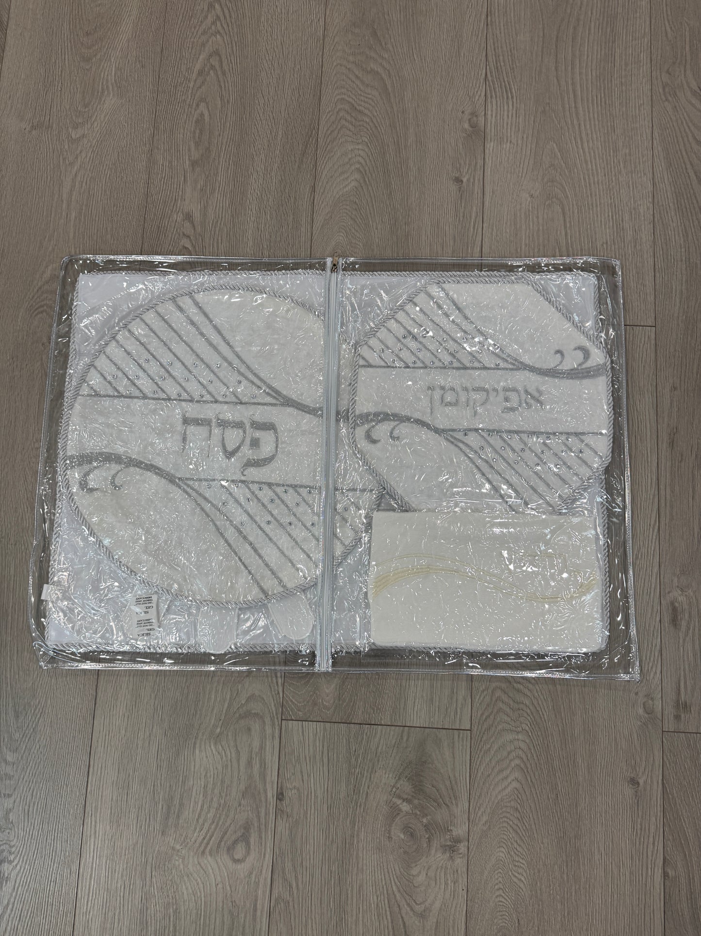 Crushed Velvet 4-Piece Seder Set